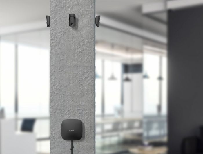 Інтелектуальна охоронна централь Ajax Hub 2 Plus, gsm, ethernet, wi-fi, jeweller, бездротова, чорний