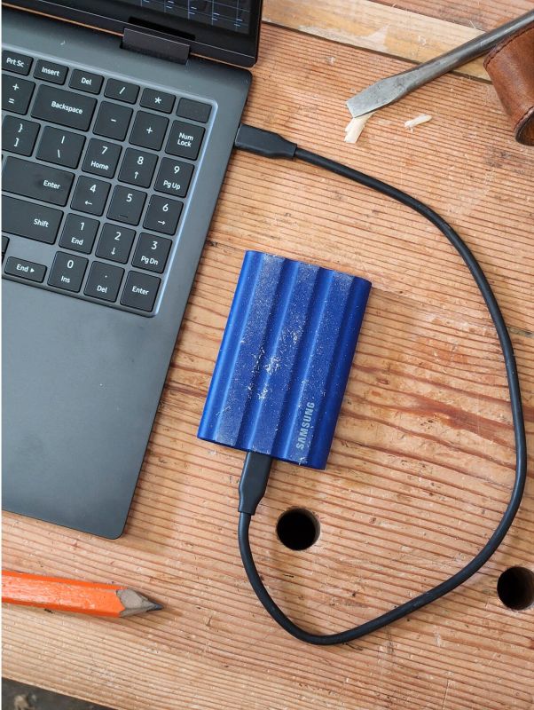 Портативний SSD Samsung 2TB USB 3.2 Gen 2 Type-C T7 Shield