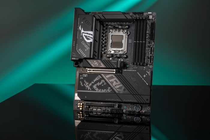 ASUS Motherboard ROG STRIX X870-F GAMING WIFI sAM5 X870 4xDDR5 M.2 HDMI DP WiFi BT ATX