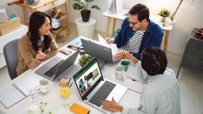 Ноутбук Acer TravelMate TMP215-55 15.6" FHD IPS, Intel U7-255U, 64GB, F1TB, UMA, Lin, серебристый