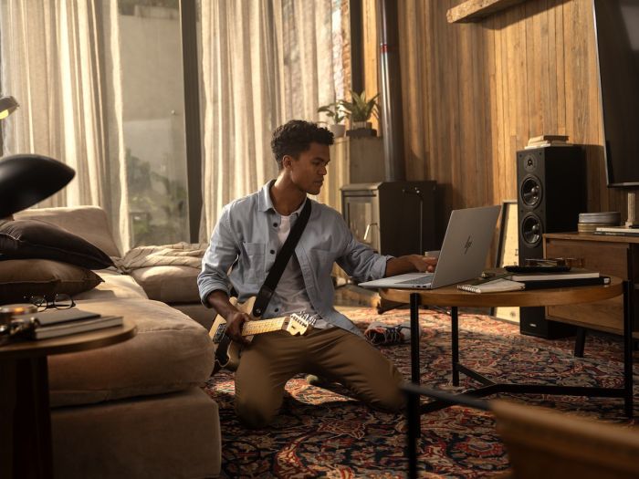 Ноутбук HP OmniBook 7 17-dc0000ua 17.3" FHD IPS Touch, Intel U7-258V, 32GB, F2048GB, NVD4050-6, Win11, серебристый