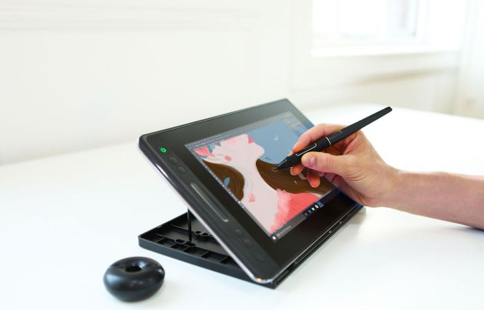 Графічний монітор Huion 13,3" Kamvas Pro 13, USB-C,чорний